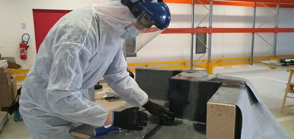 pose d'EPDM sur maquette avec formateur